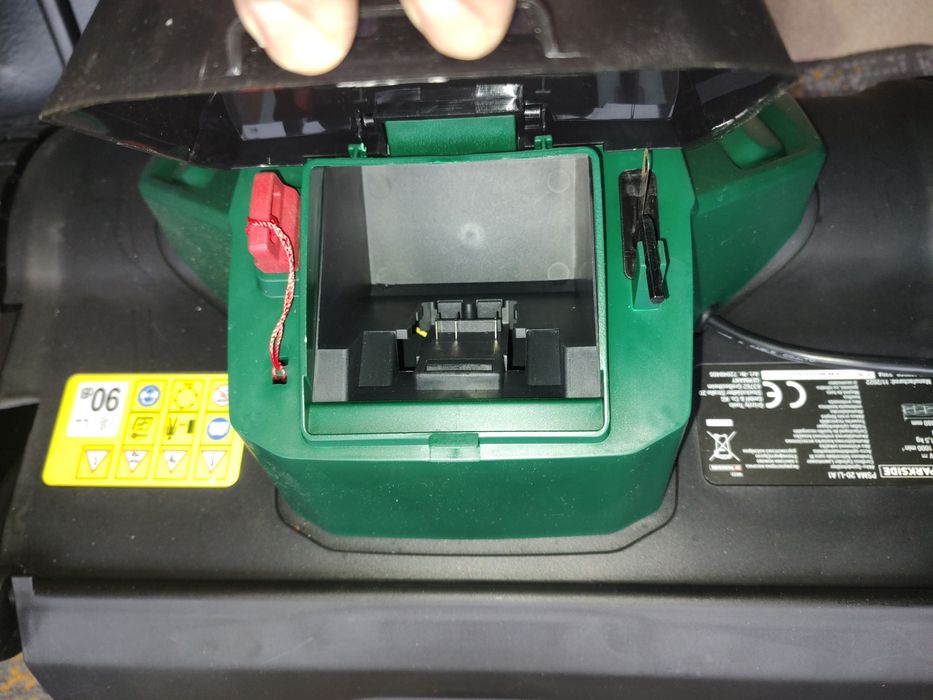 Mașină de tuns iarba