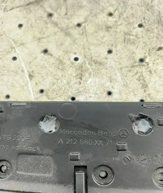 Grila centrala bord A212680XX71 A212680XX71 Mercedes-Benz E-Class 2009