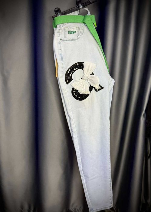 Страхотни дамски дънки с голям еластант и топ качество