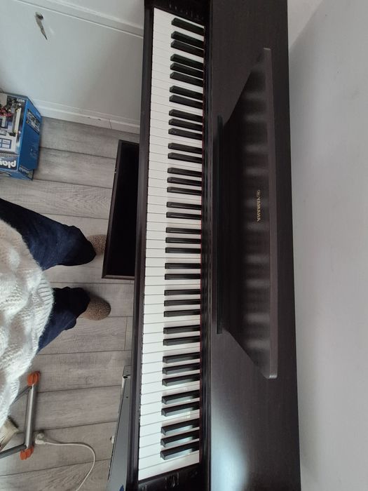 Pianina de vânzare Arius Yamaha