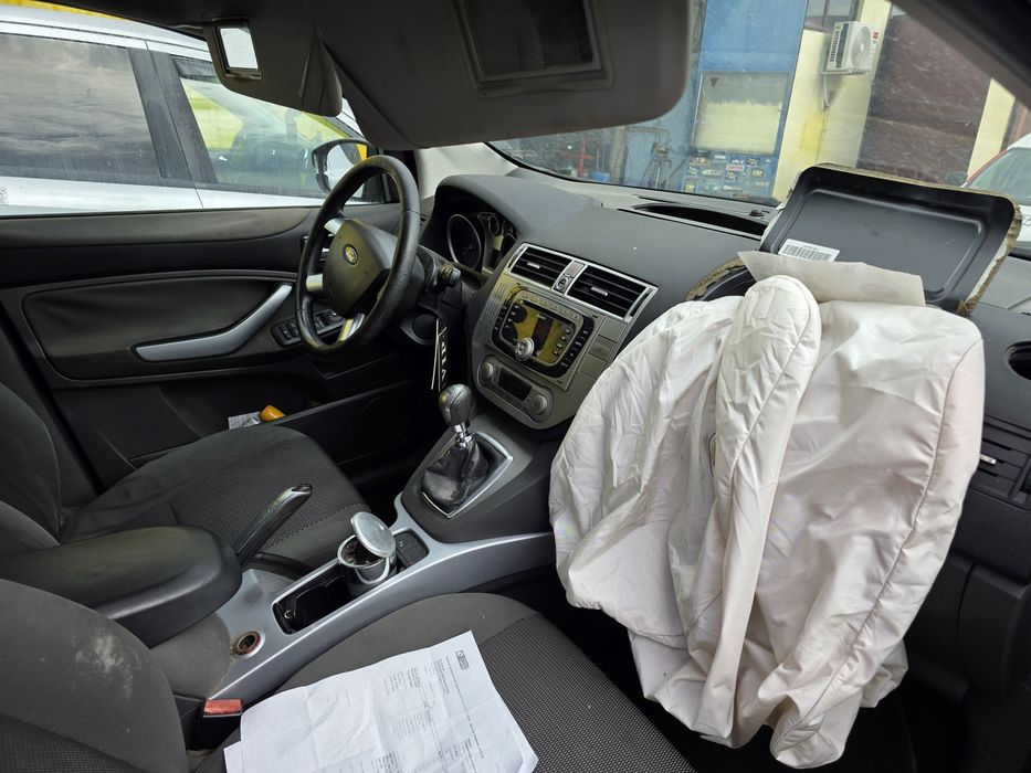 Ford kuga 2011 година ударен