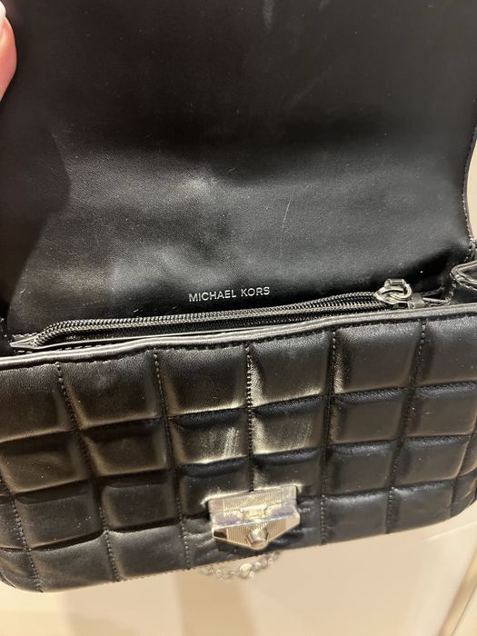 Черна кожена чанта Michael Kors SoHo