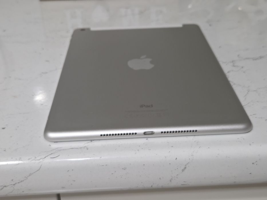Продам iPad 9.7 (2017) Wi-Fi  (SIM) 32GB