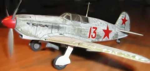 Сборная модель самолета Як-7Б (ICM, 1/48)