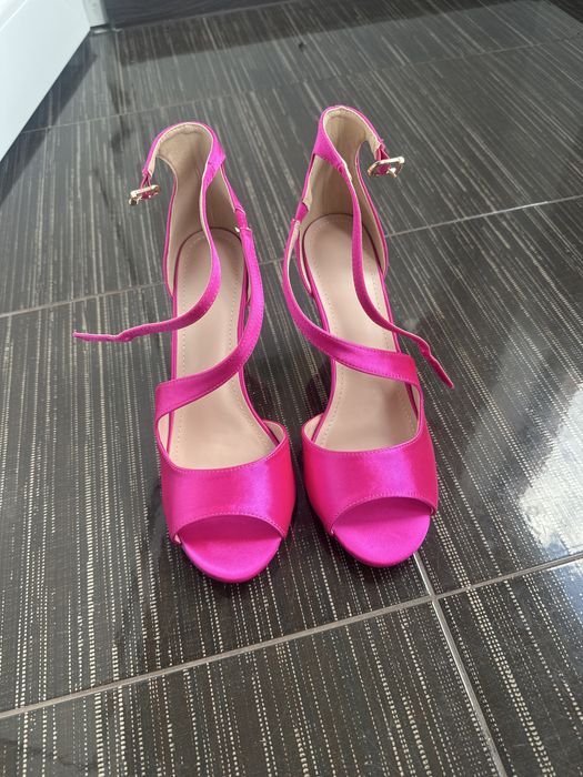 Обувки на висок ток