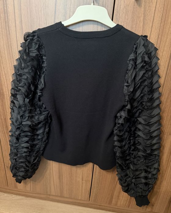 Черен елегантен пуловер