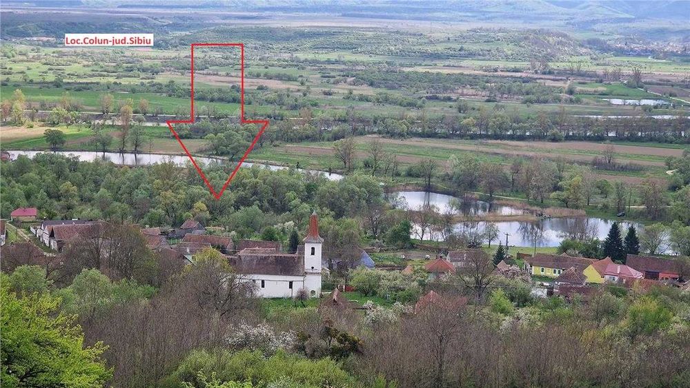 Casa cu D+P inalt ,sura mare , 1100mp teren, in satul Colun-40km Sibiu