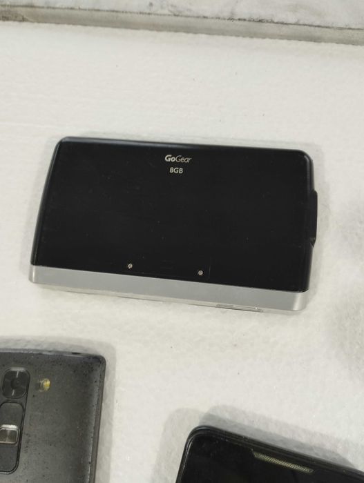 Телефони за части