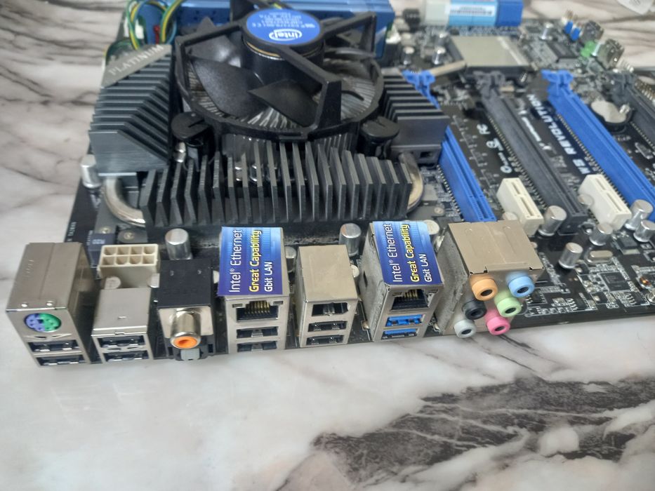 Дъно ASUS P8P67 WS Revolution+Intel Xeon E3-1245 + 8gb lga 1155