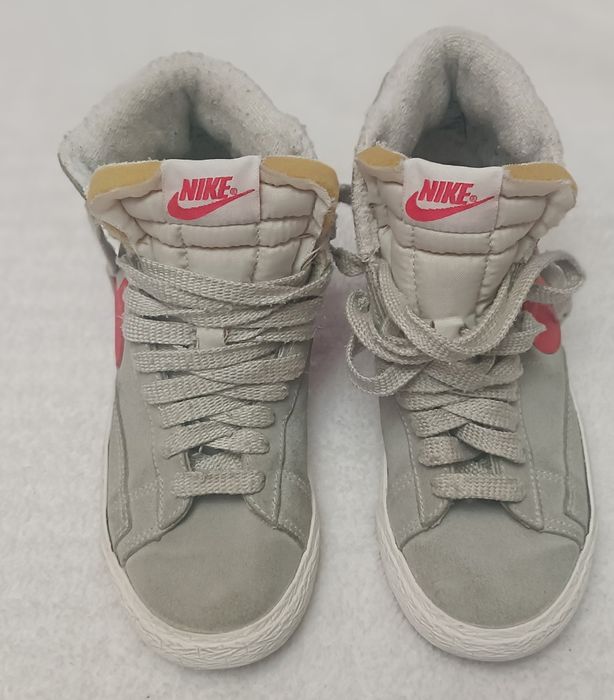 Adidași. Ghete. Nike