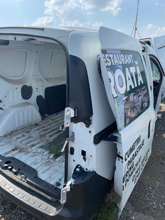 Dezmembrari ornament/plastic deasupra stop dreapta Dacia Dokker