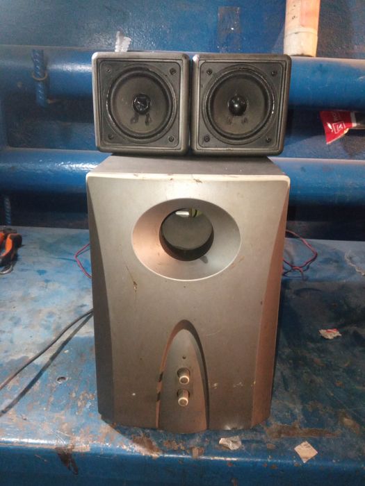 Продам сабвуфер настольный