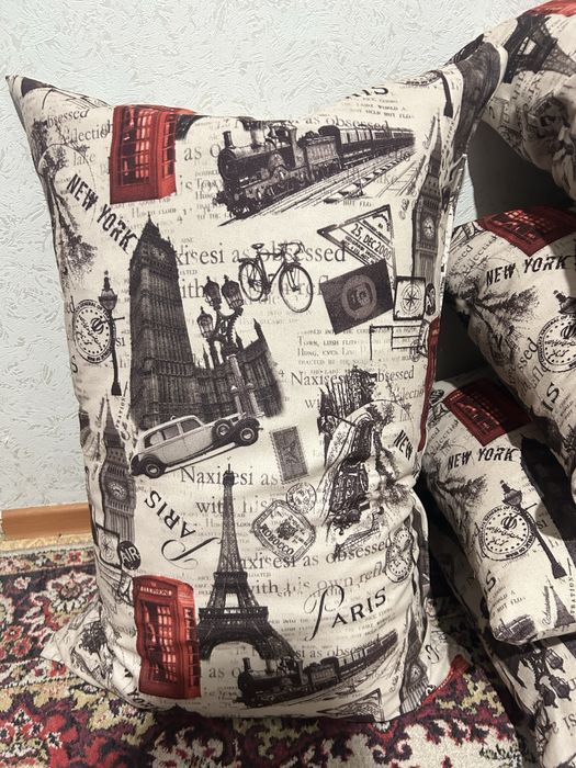 Подушка одну большой, 4средни