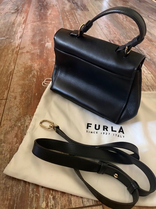 Кожена черна чанта Furla