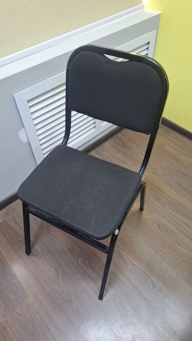 2 talik Parta, 1 talik partake va stullar