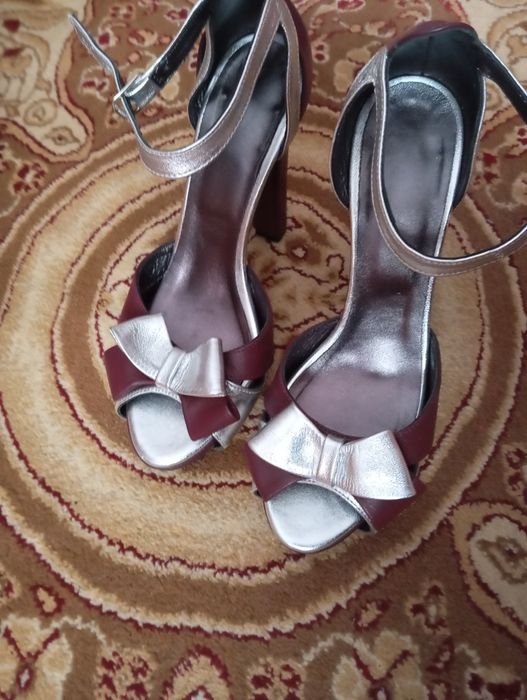 Rochiță superbă din dantela calitativă