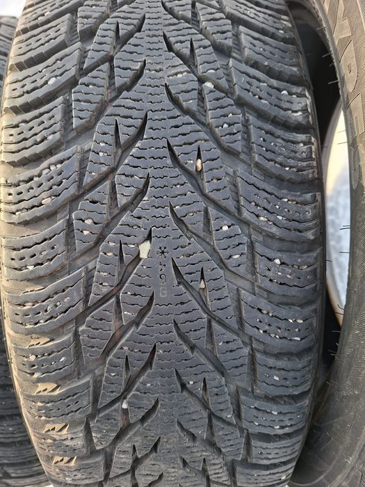 Продам шины. 215/55/17 нокиа