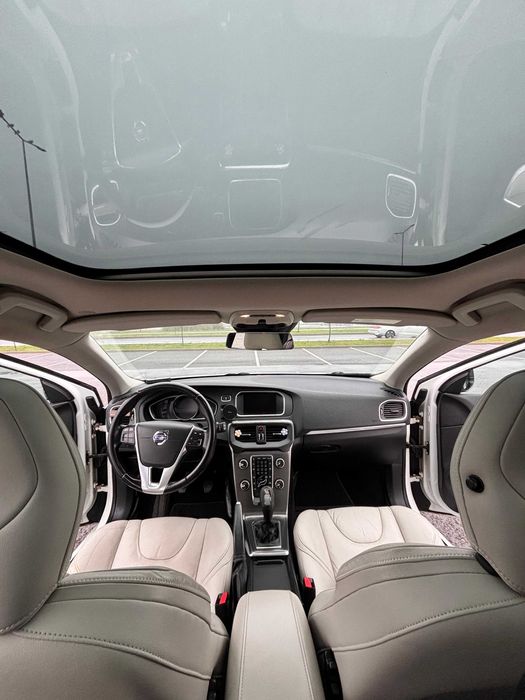 Volvo V40 D4 Summum 1984cm - 177cp - 5 cilindri