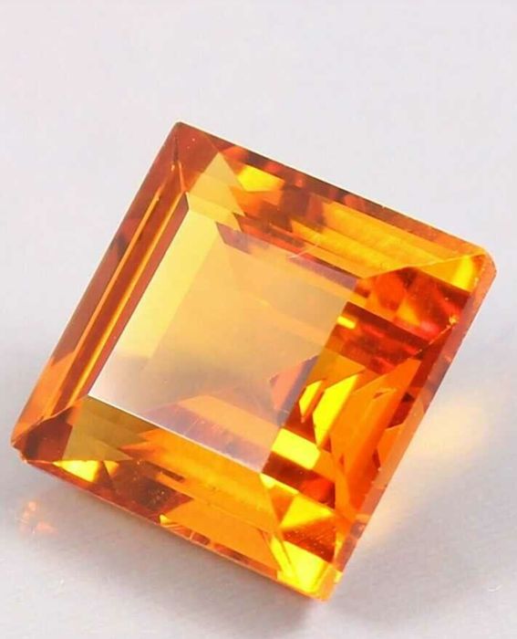 Натурален оранжев сапфир 6,10 карата със сертификат