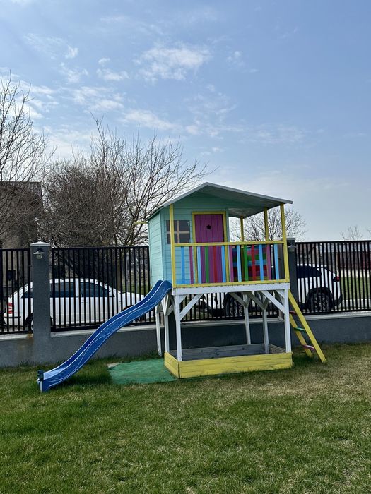 Căsuță din lemn pentru copii + tobogan