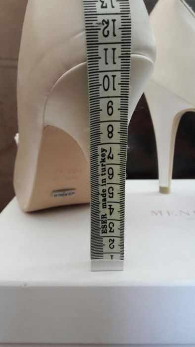 Обувки на Menbur