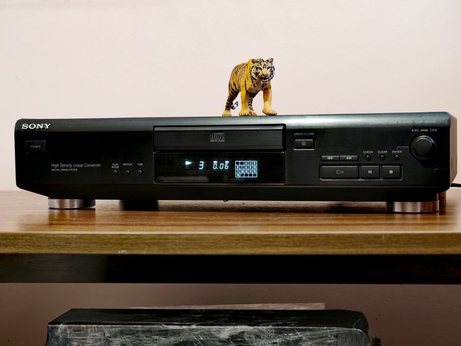 Sony CDP-XE200. Cd player. Date tehnice mari. Preț fix !