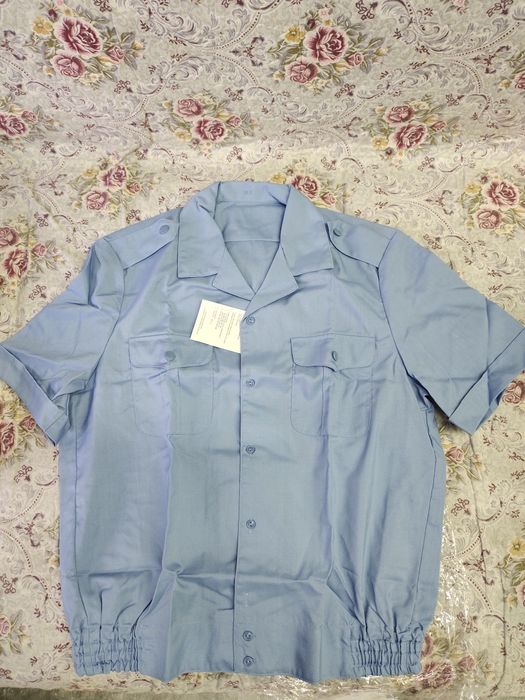 Рубашка голубая новая
