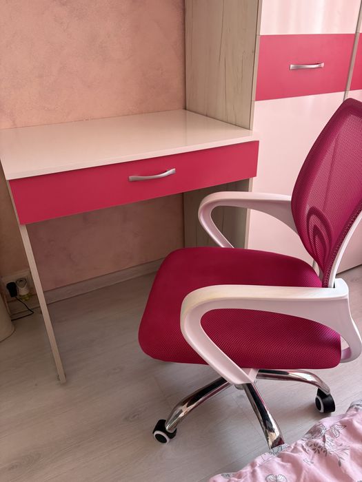 Маса + 6стола 280€ , детско бюро + стол  80€
