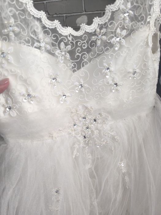 Платья на выпускной бальные