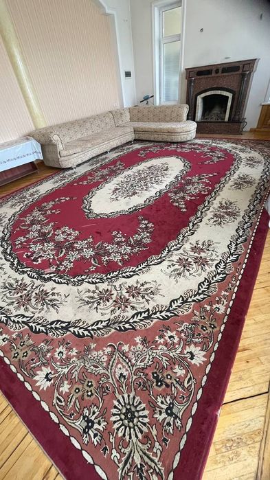 Eron gilam 6*4 eskiroq to'kilgan joylari kop