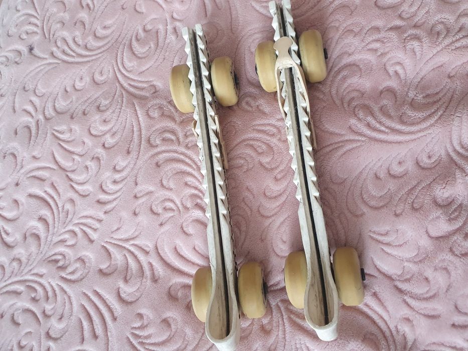 Чехол с калёсиками на коньки