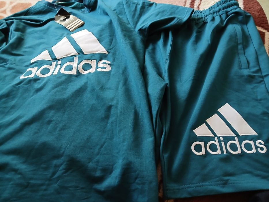 Compleu Adidas pt barbati mărimea L..Nou cu eticheta