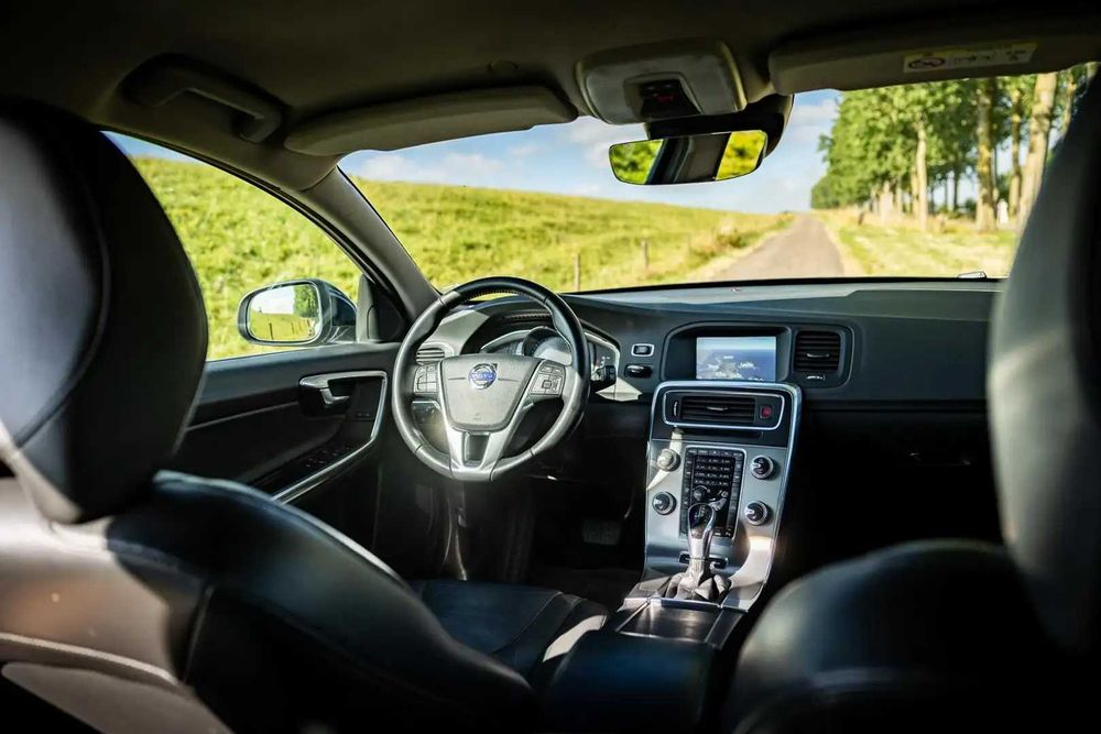 VOLVO V60 2015 — imagine 4