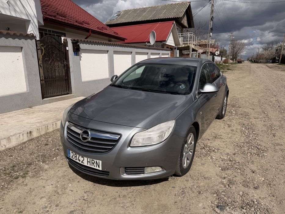 Masina functioneaza in parametrii normali,nu scoate fum ,nu consuma ulei