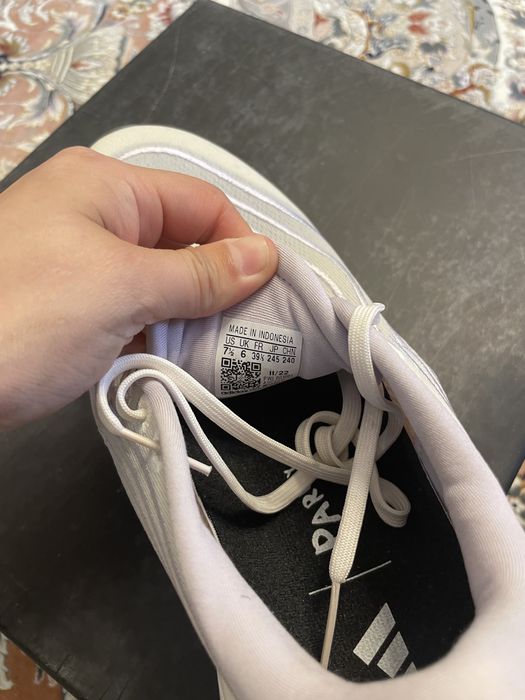 Оригинальные кроссовки от Adidas