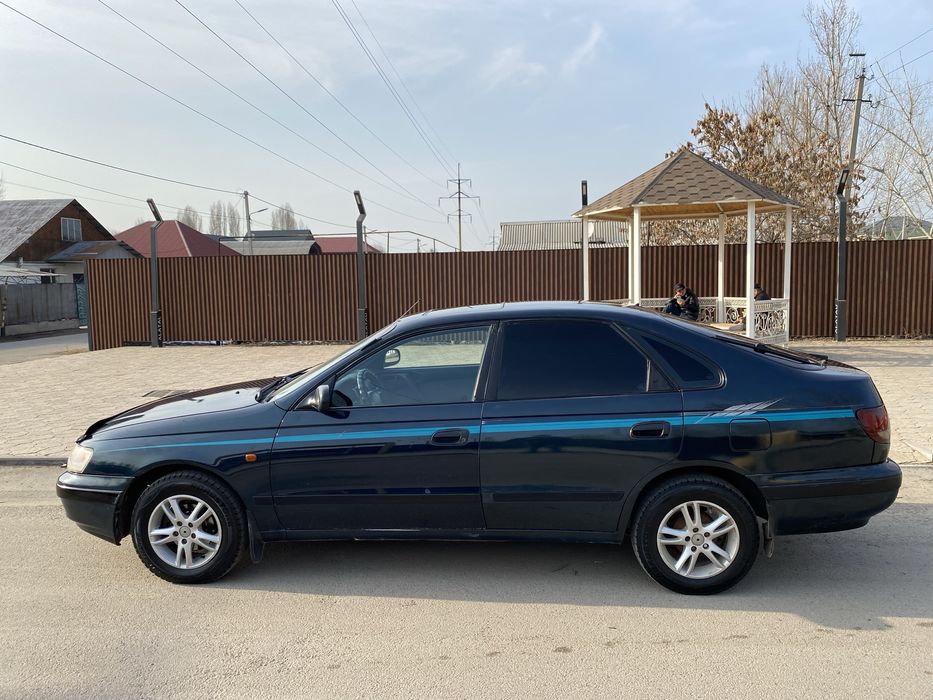 Продам машину Карина е