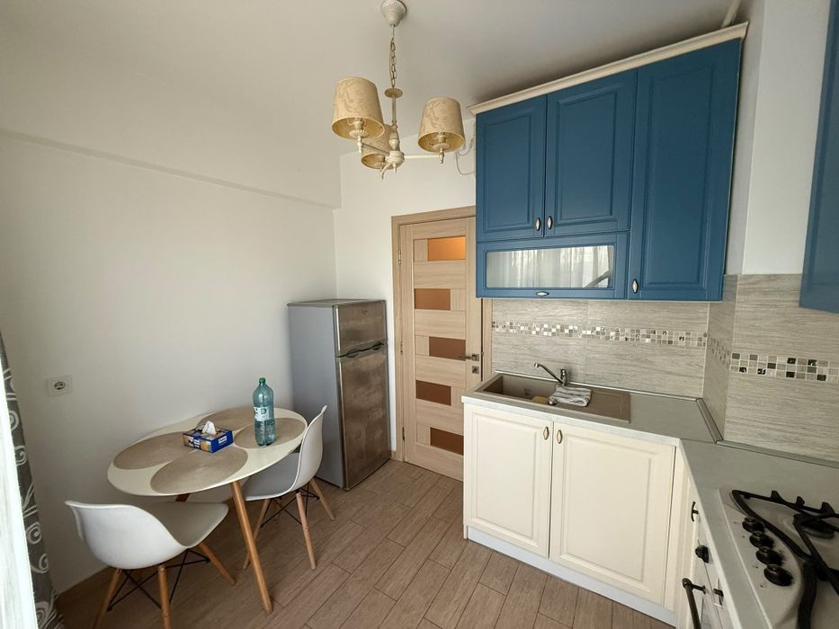 Se inchiriaza apartament 2 cam decomandat Rivers Towers.
