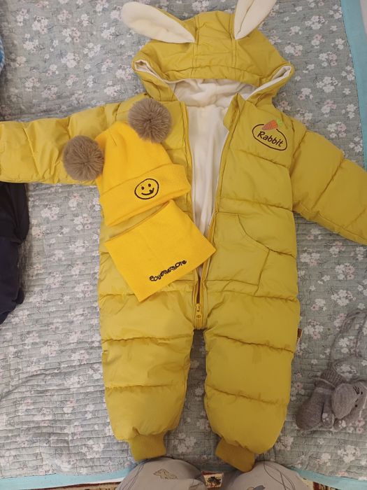 Продам пуховик шапочка в комплекте