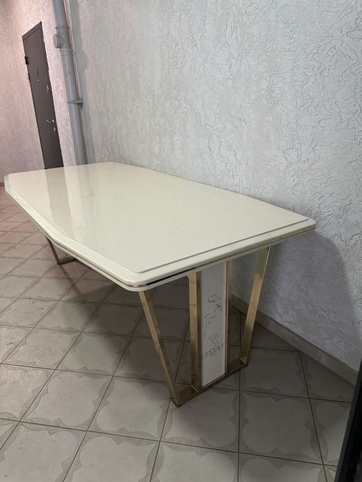 Продам стол со стульями отличного качества