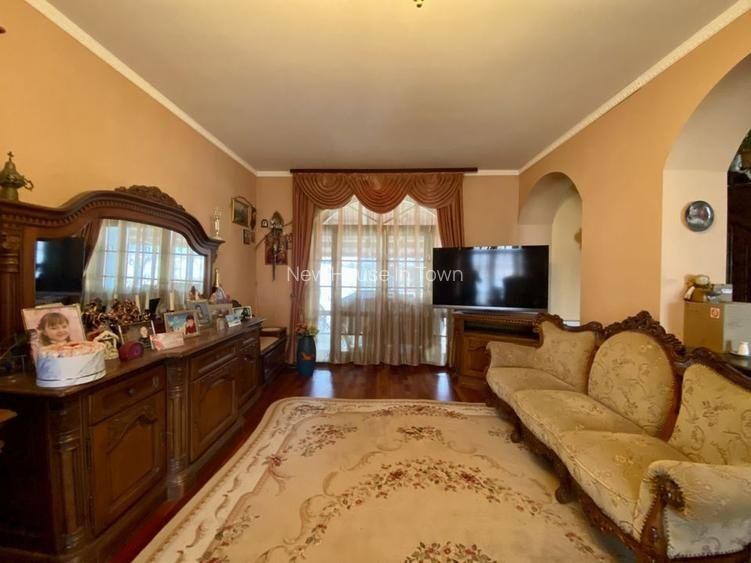 Vilă stil  baroc de vânzare