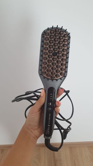 Perie electrică de îndreptat părul Remington Keratin Protect