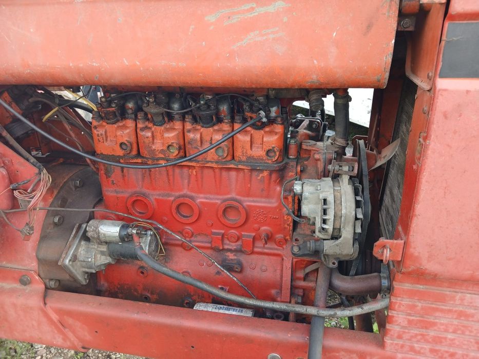 Vând tractor mai multe detalii la telefon