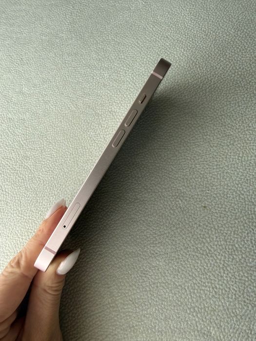 iPhone 13 розов. Изключително запазен.
