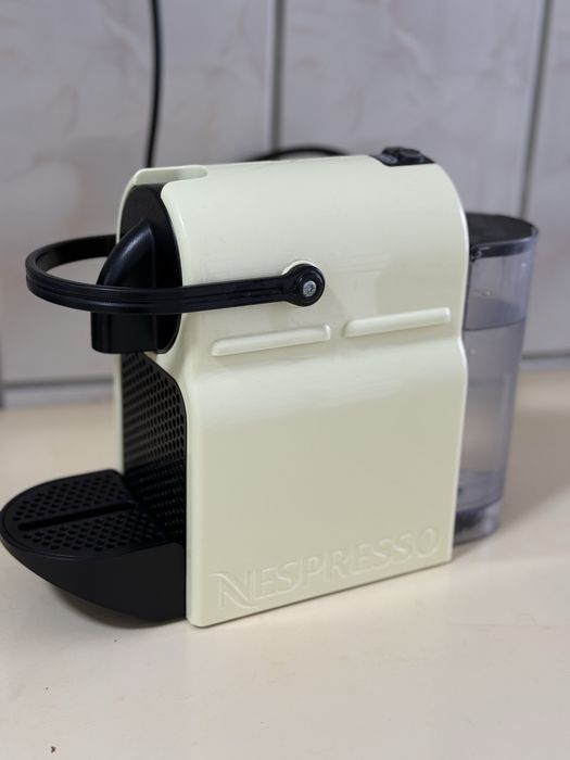 Espresor Delonghi nespresso cu capsule mici .