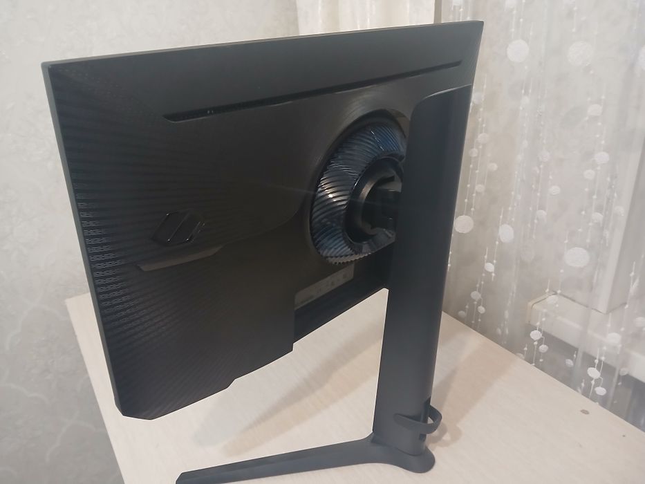 Монитор Samsung 240гц