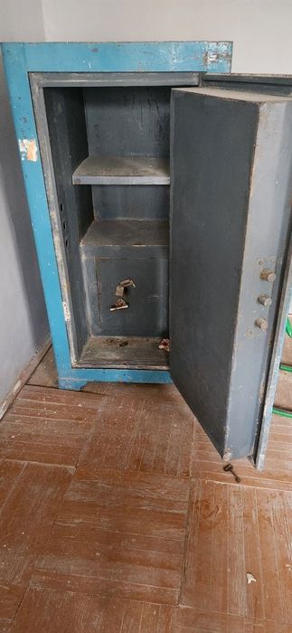 Сейф металлический