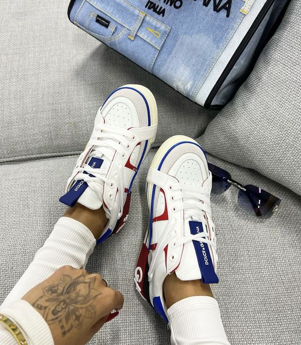 Продам новые кроссовки