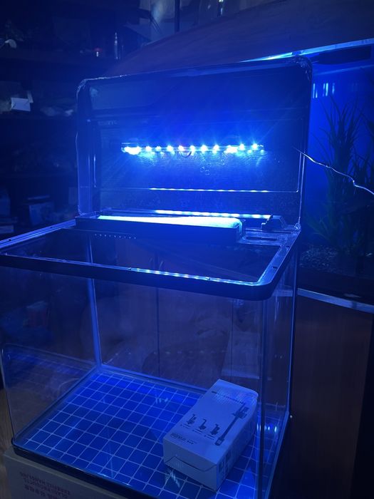 Аквариум фирменный 60 литров, новый. В полном комплекте!