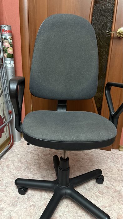 Продам стул офисный