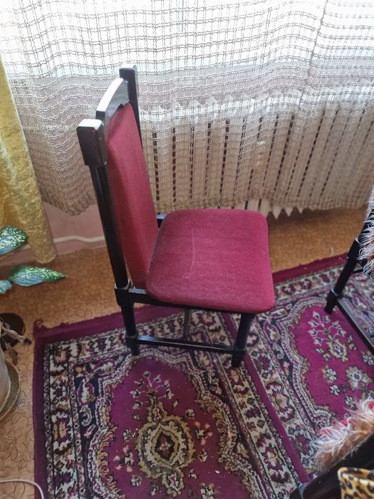 Продавам 6 стола